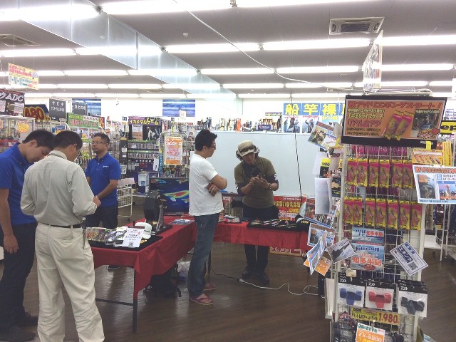 フリータイムは、川上さん・ヤマシタ スタッフさんがお一人お一人お客様対応してくださり、色々質問しながらお買い物を楽しんで頂きました♪