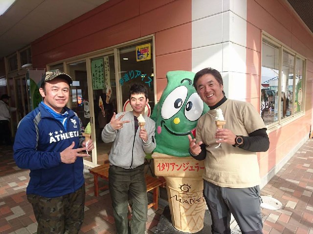 <p>堀田さんと釣行後のソフトクリーム♪♪ うれしいですねぇ〜！！！