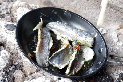 ニジマスのガーリックオイル焼き 釣具のイシグロ 釣り情報サイト