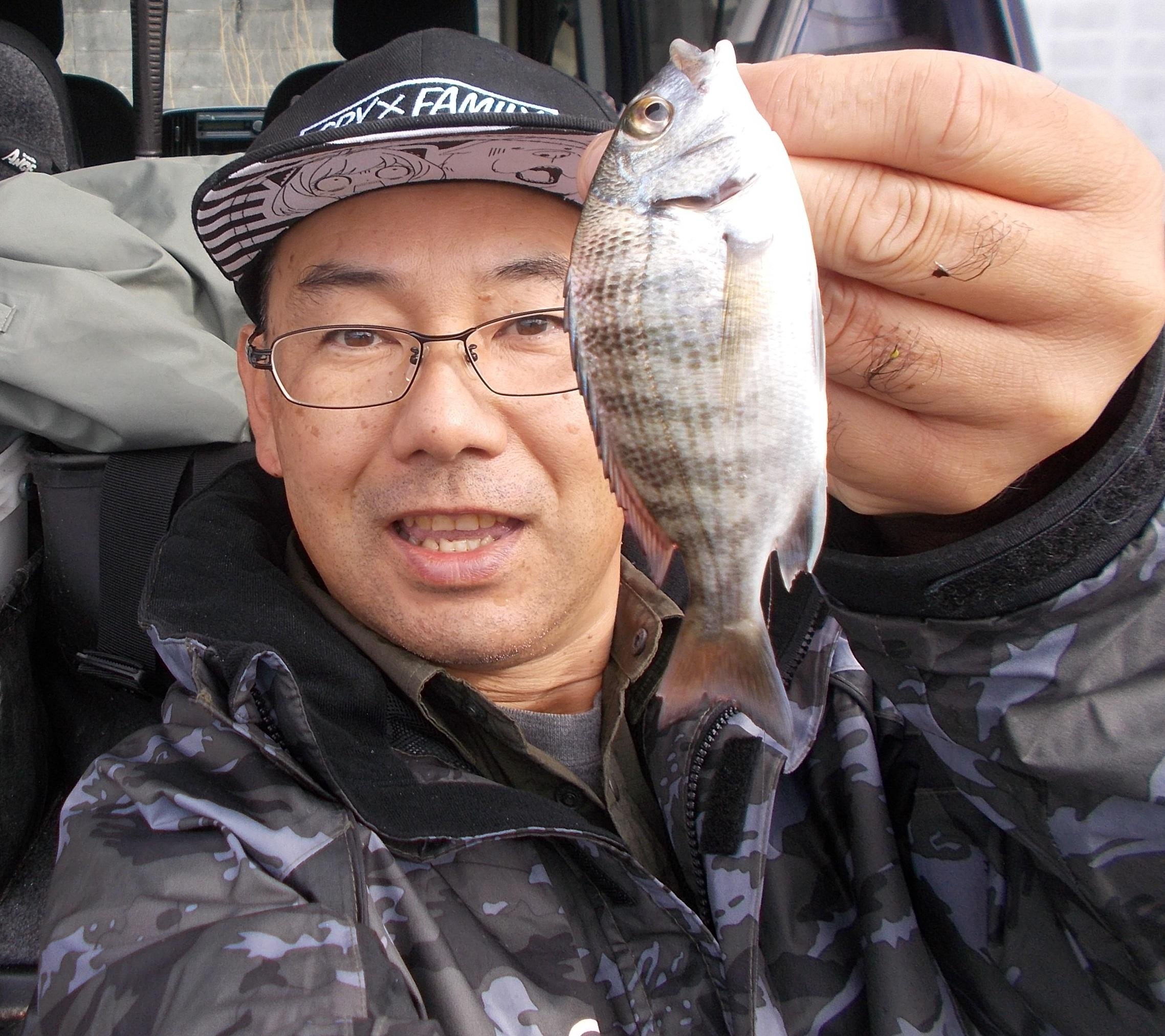 水温がまだ高いのでチンタ（クロダイ）は少ないですがこれからの冬の釣り物シーズン始まりました。