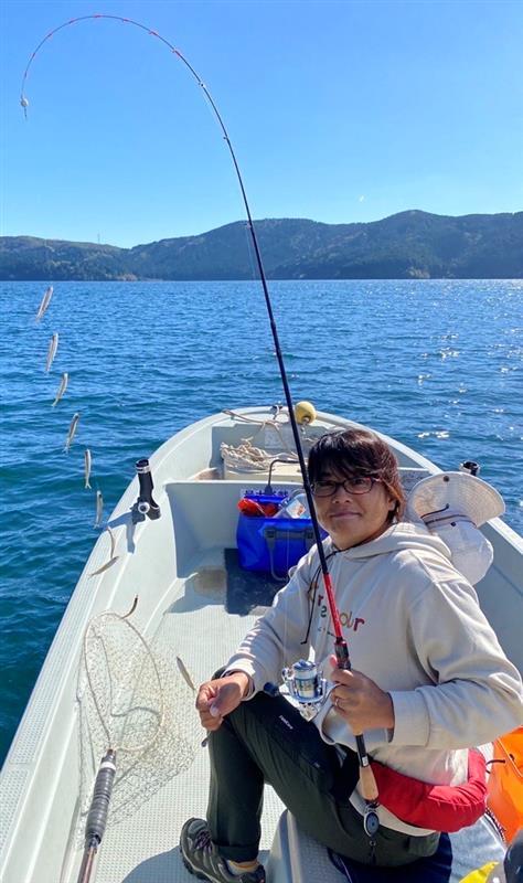 オフィスユーカリさんのSUZUNARI、芦ノ湖ワカサギ釣りにとても使いやすいです！