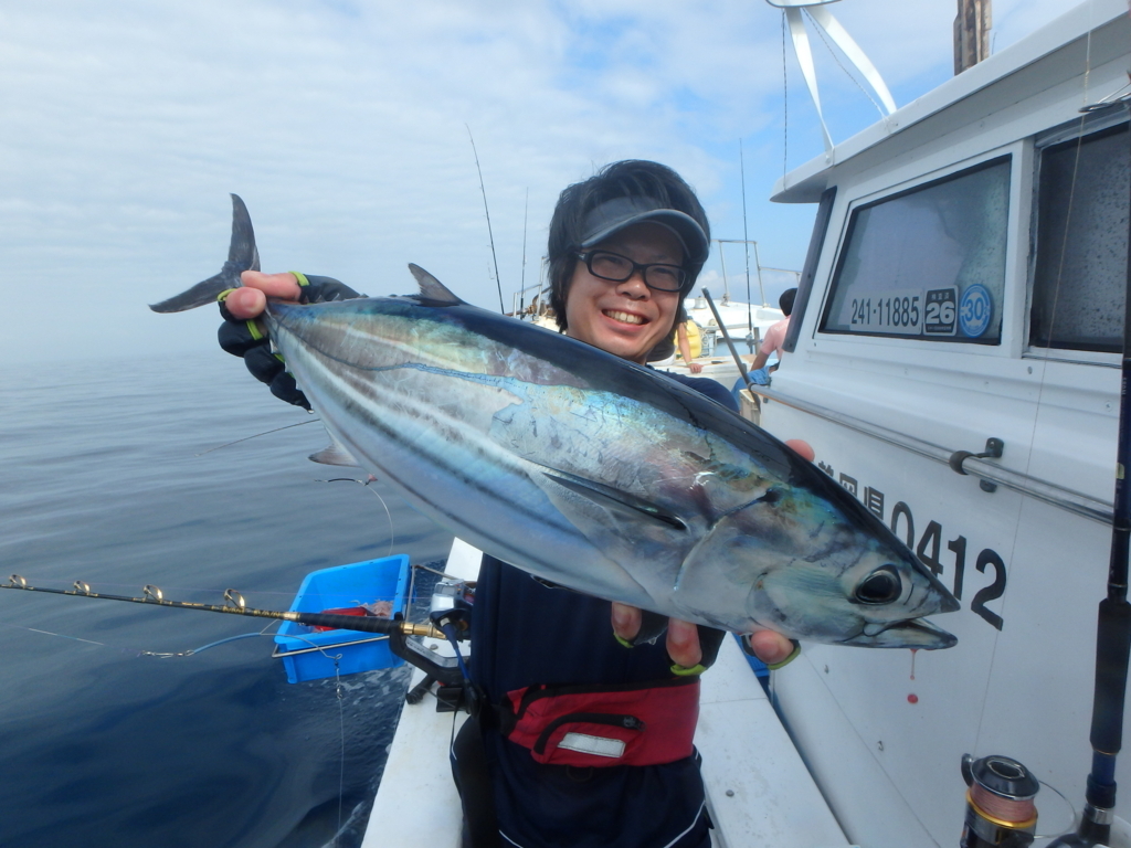 駿河湾にカツオがきたぁぁぁぁ 船カツオ釣行ｉｎ舵丸 釣具のイシグロ 釣り情報サイト