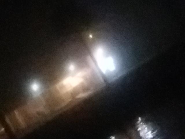 夜霧だ