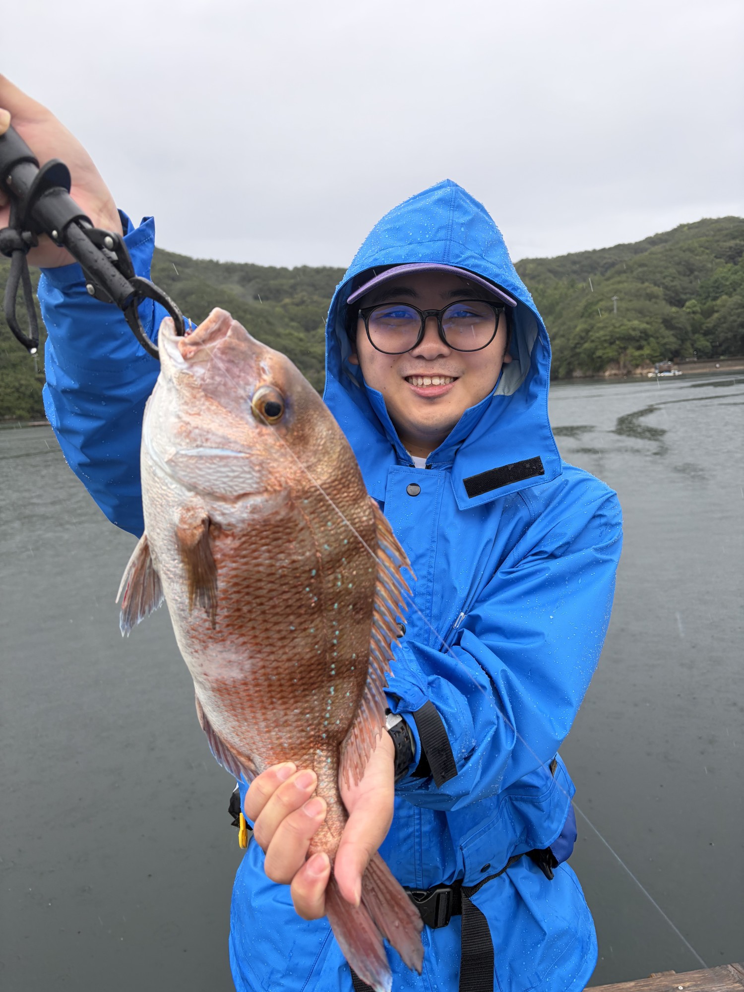 海上釣り堀】エビエサが効くっ！！行楽シーズン、みんなでわいわい釣り
