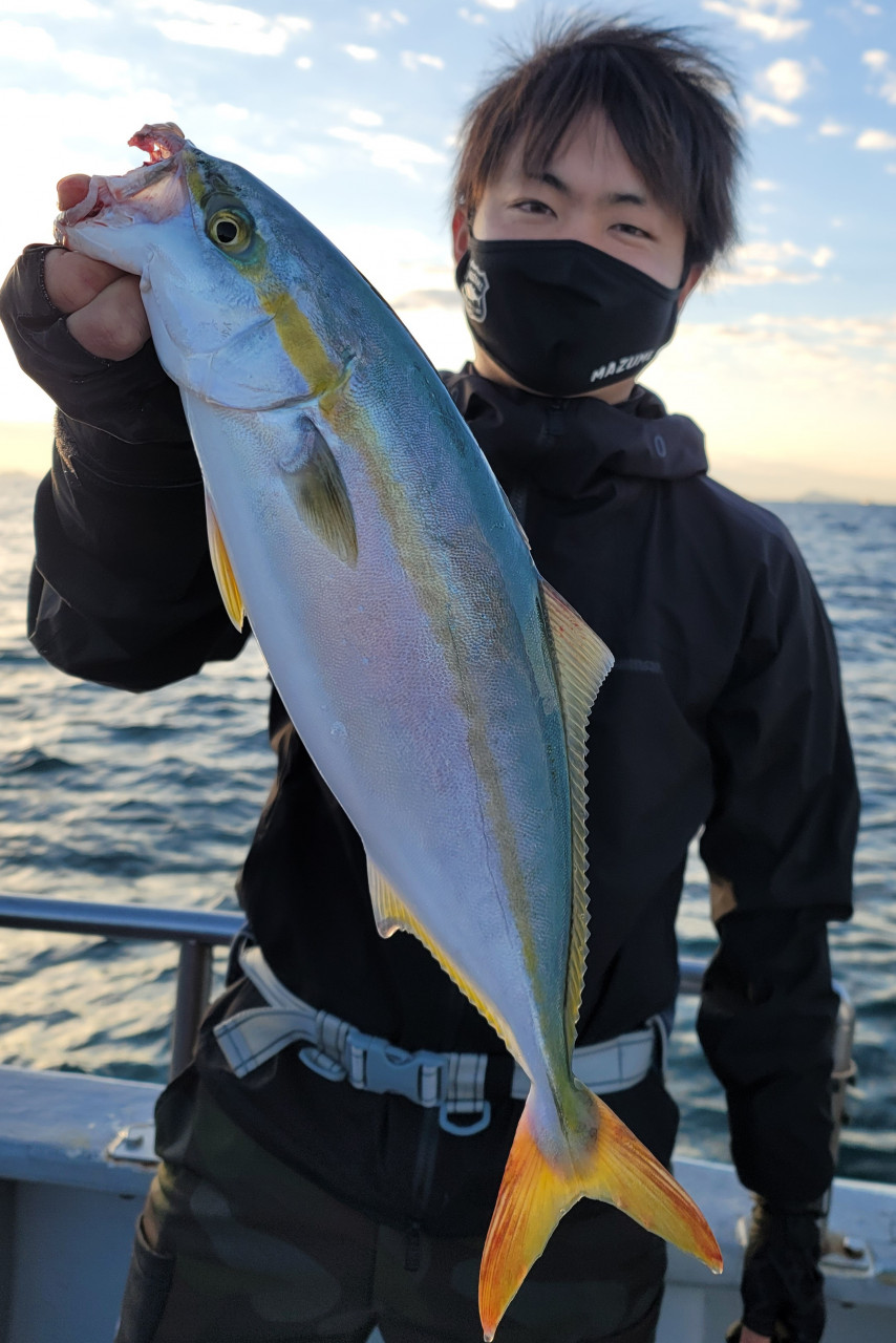 クーラーボックスに山盛り！！青物＆タチウオジギング好調！in