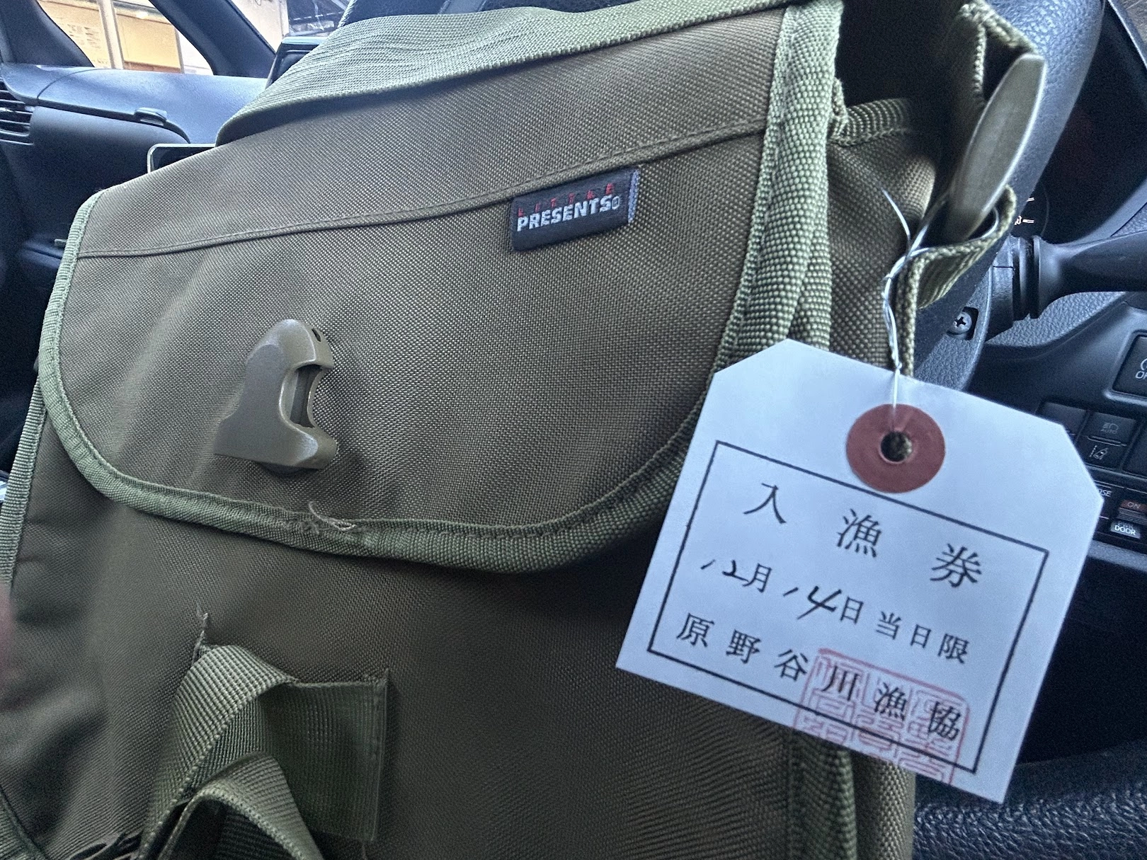 天然渓相を釣り歩くので、荷物をひとまとめにして動きやすく