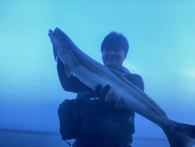 沼津ゴロタ浜ショアジギングにて激レア魚スギ(黒カンパチ)釣れました