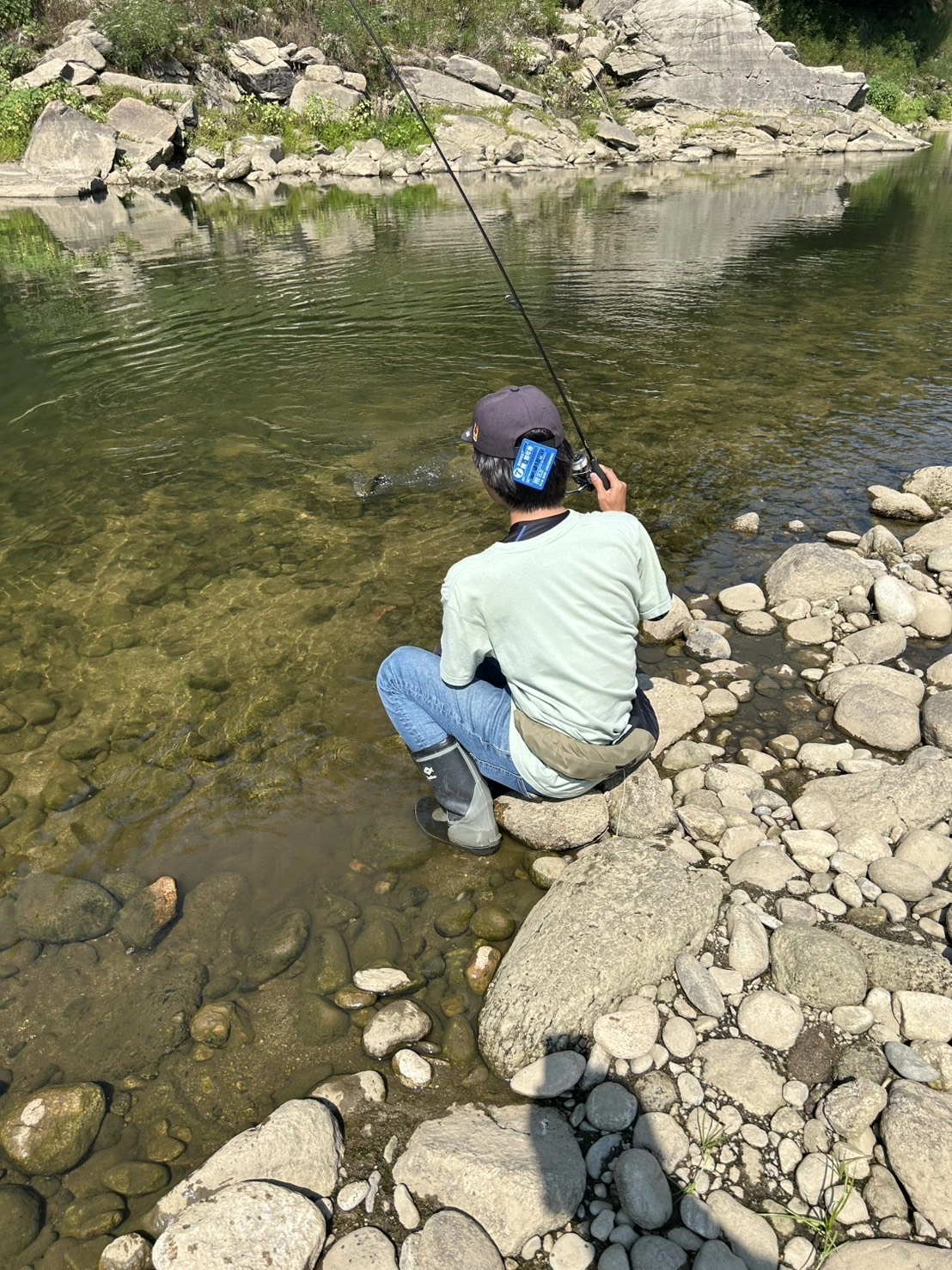 高山ダムでの釣りは遊漁証が必要です。