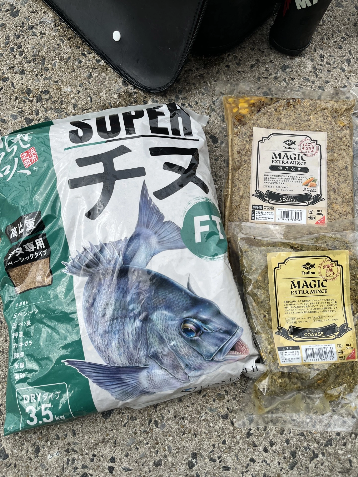 さなぎミンチは必須！この日はサンプルの浜市のチヌエサを使ってみました