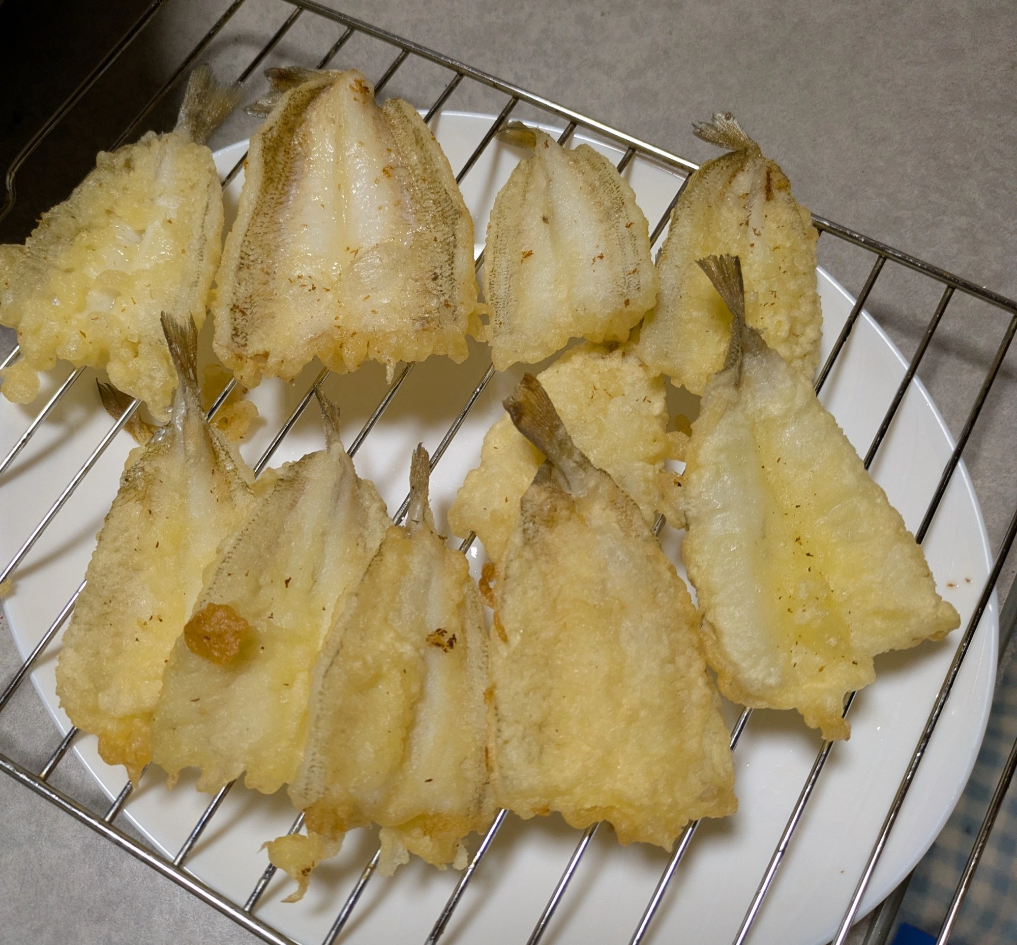 釣れたてのキスは天ぷらにして頂きました。ほくほくでとっても美味しいですよ♪