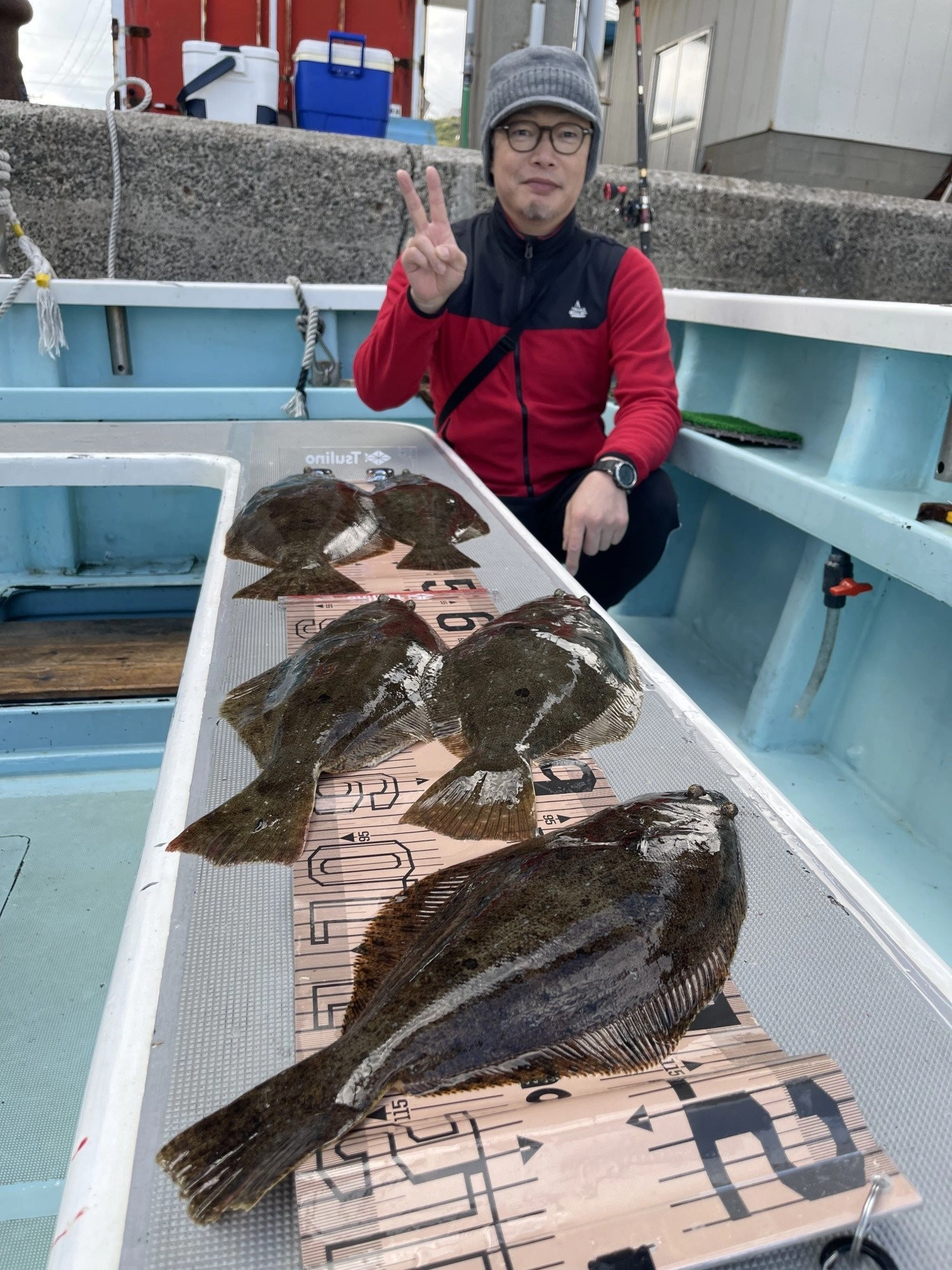 こちらのお客様は朝イチからコンスタントに肉厚ビラメを狩る！
