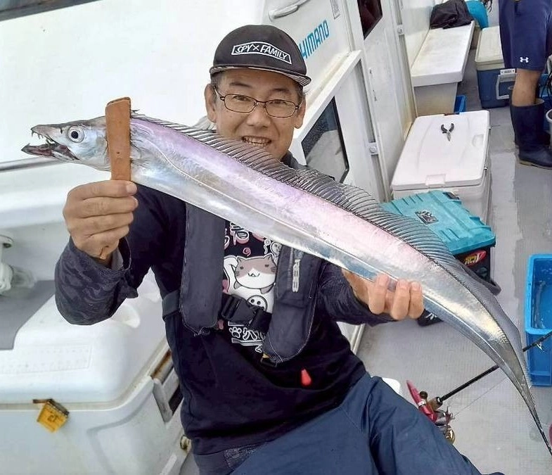 テンヤで釣れるタチウオはデカイ！今回は指５本暮らすばかりでした。