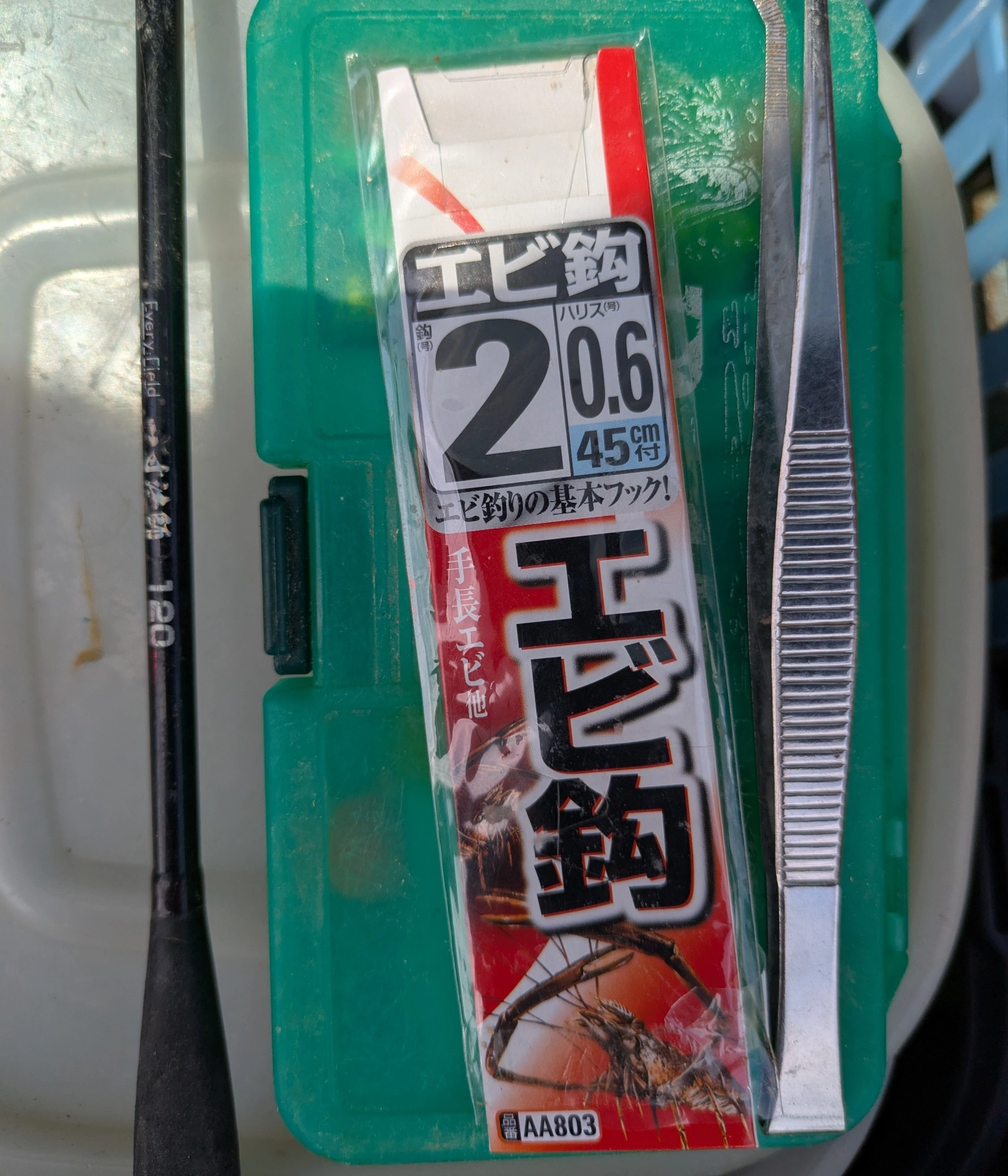 根掛かりで針が切れてしまう事もあるので替えの針は必ず持っていこう！また何匹か釣ると針先が鈍くなるので針を爪に当てて滑る様なら針を交換してください。