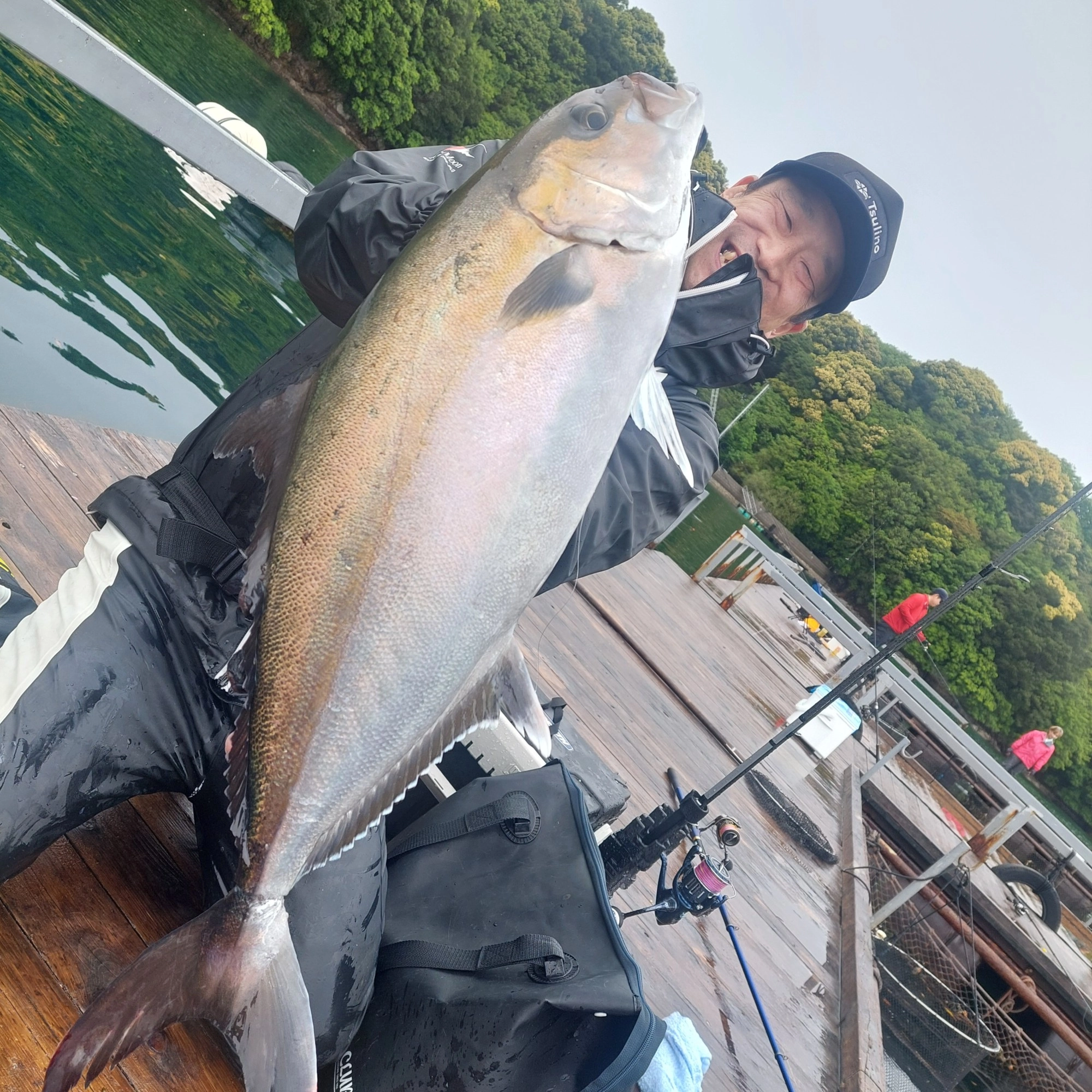 大型青物連発!!海上釣堀「辨屋(べんや)」行ってきました♪【スタッフ