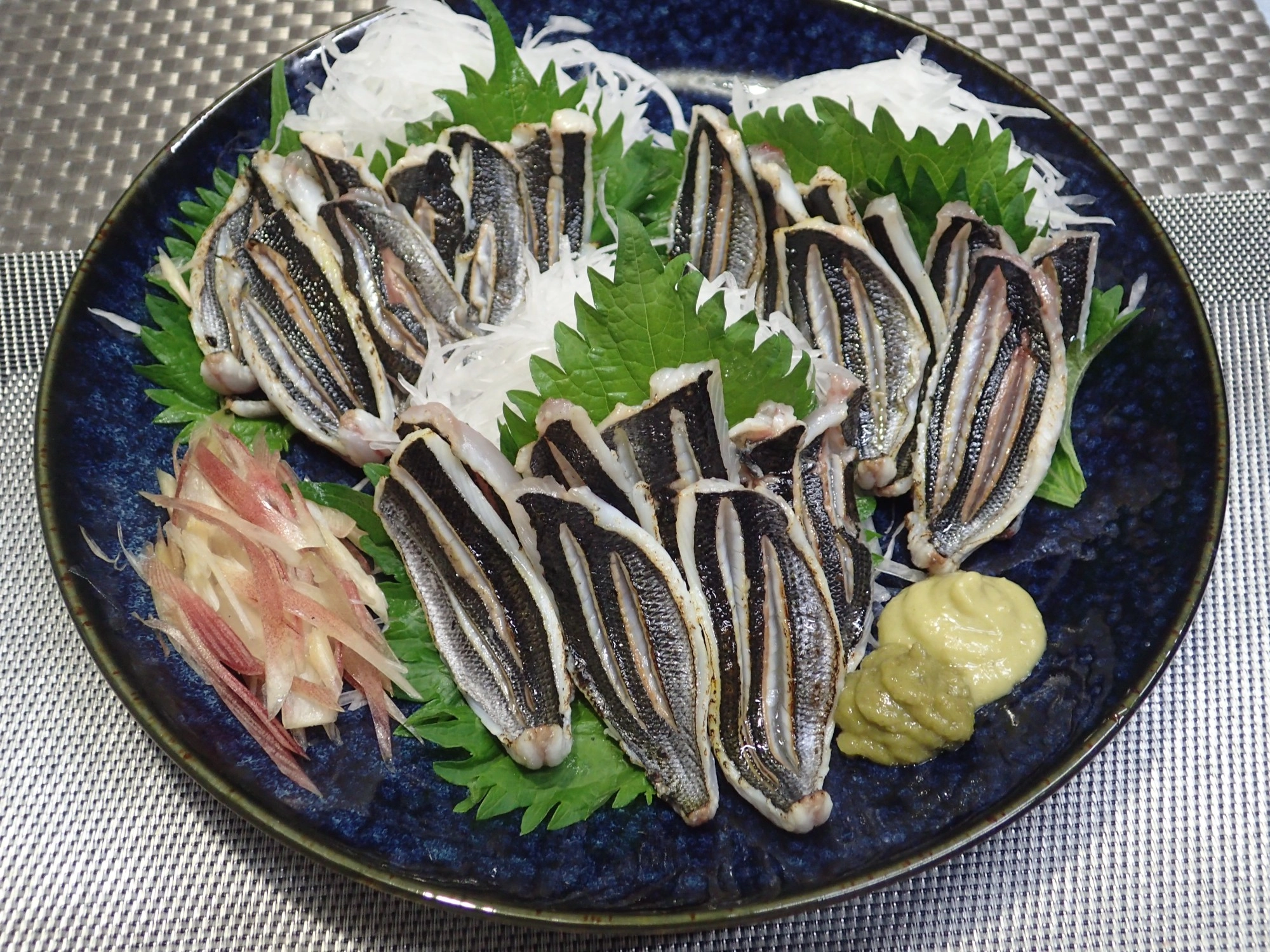 タカベの炙りのお刺身です。