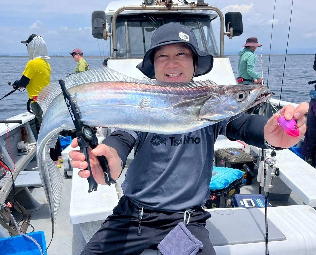 太刀魚テンヤで指６．５本サイズが出現！