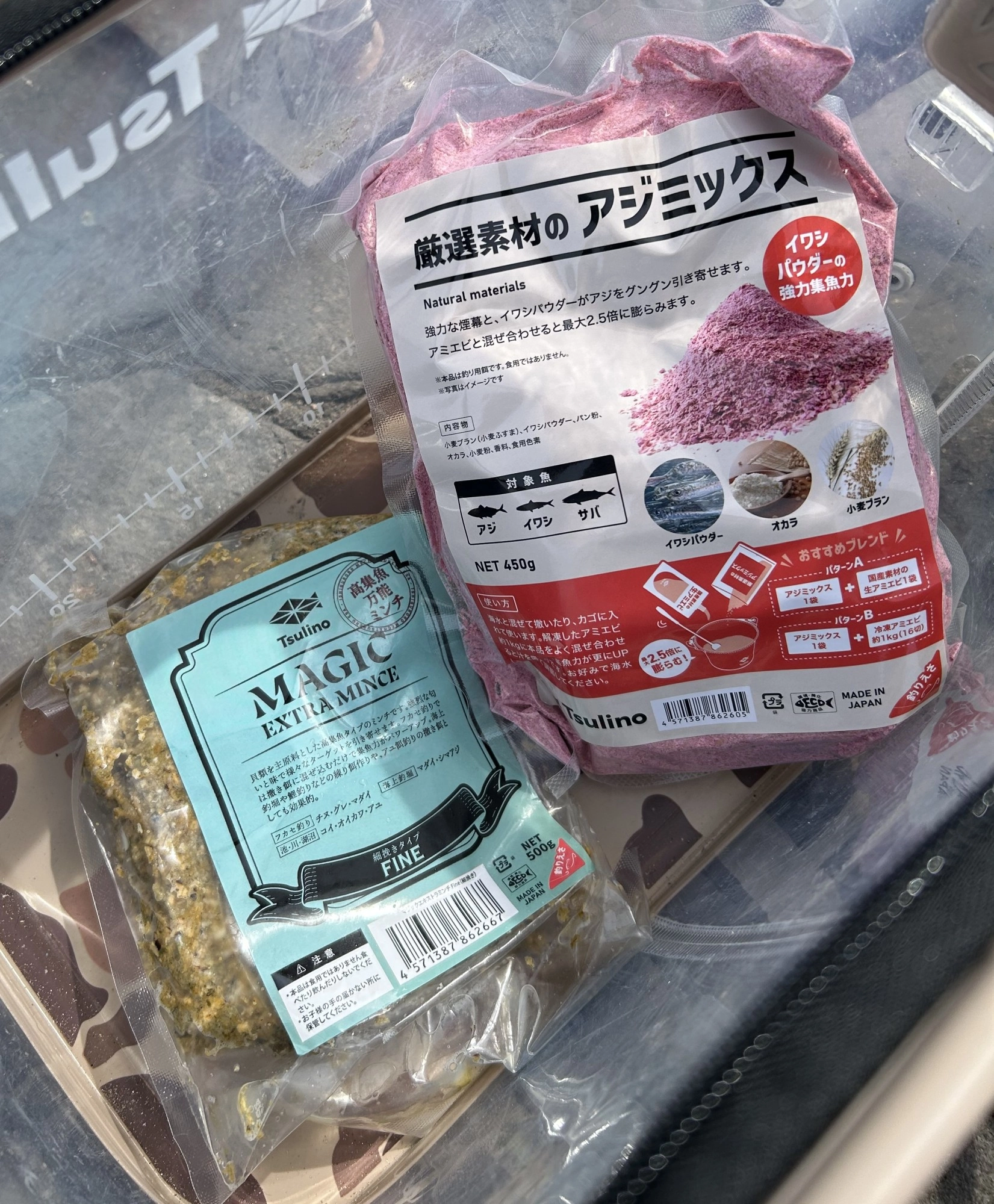 マキ餌で寄せるのもおすすめです。マジックエキストラミンチはカワハギが大好きな貝が入っているので集魚力強！さらにアジミックスと混ぜると濁りも加わるのでお勧めですよ♪