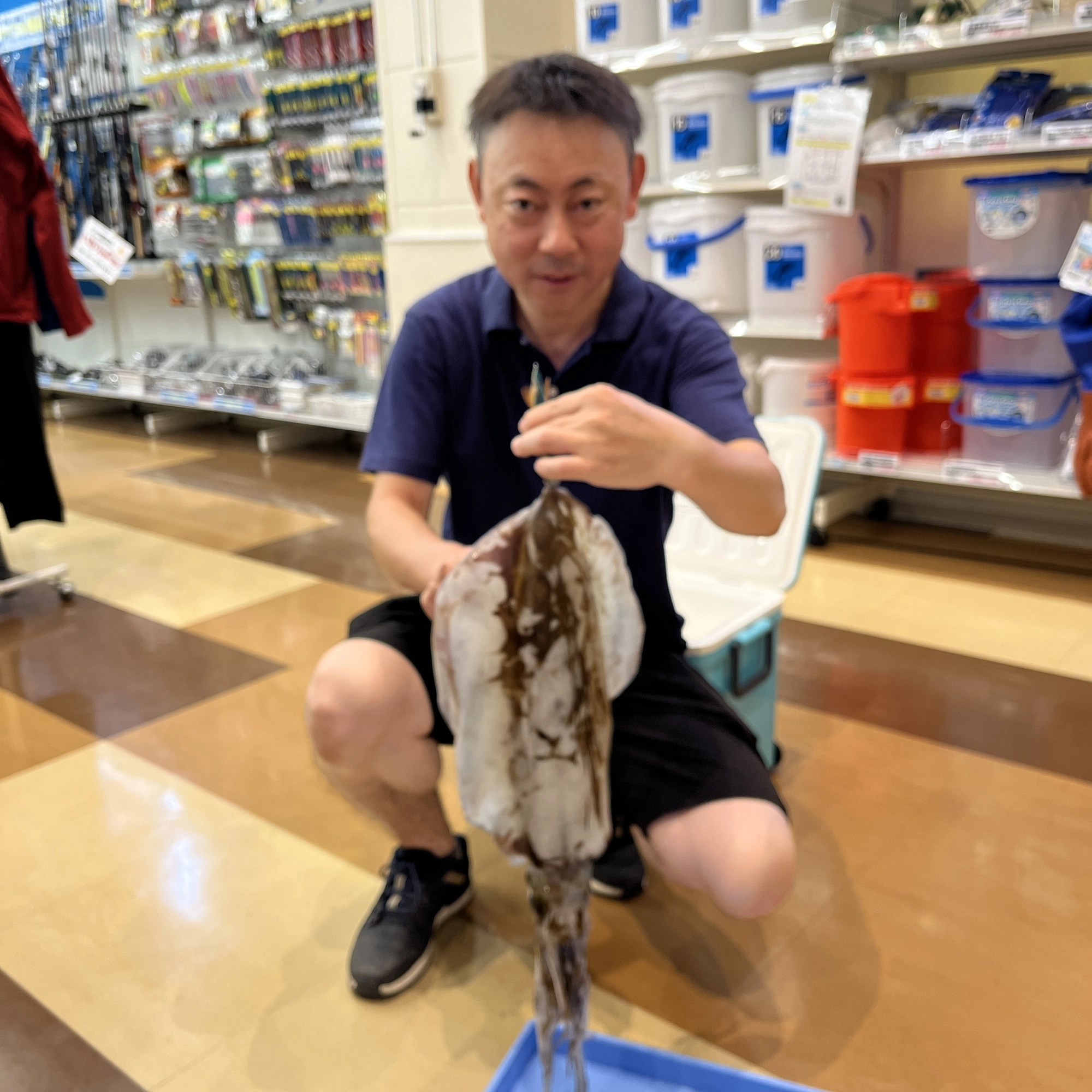 アングラーズの情報をみて行ってきました!強風で底取り難しい中3セット目のフォールで乗りました!
