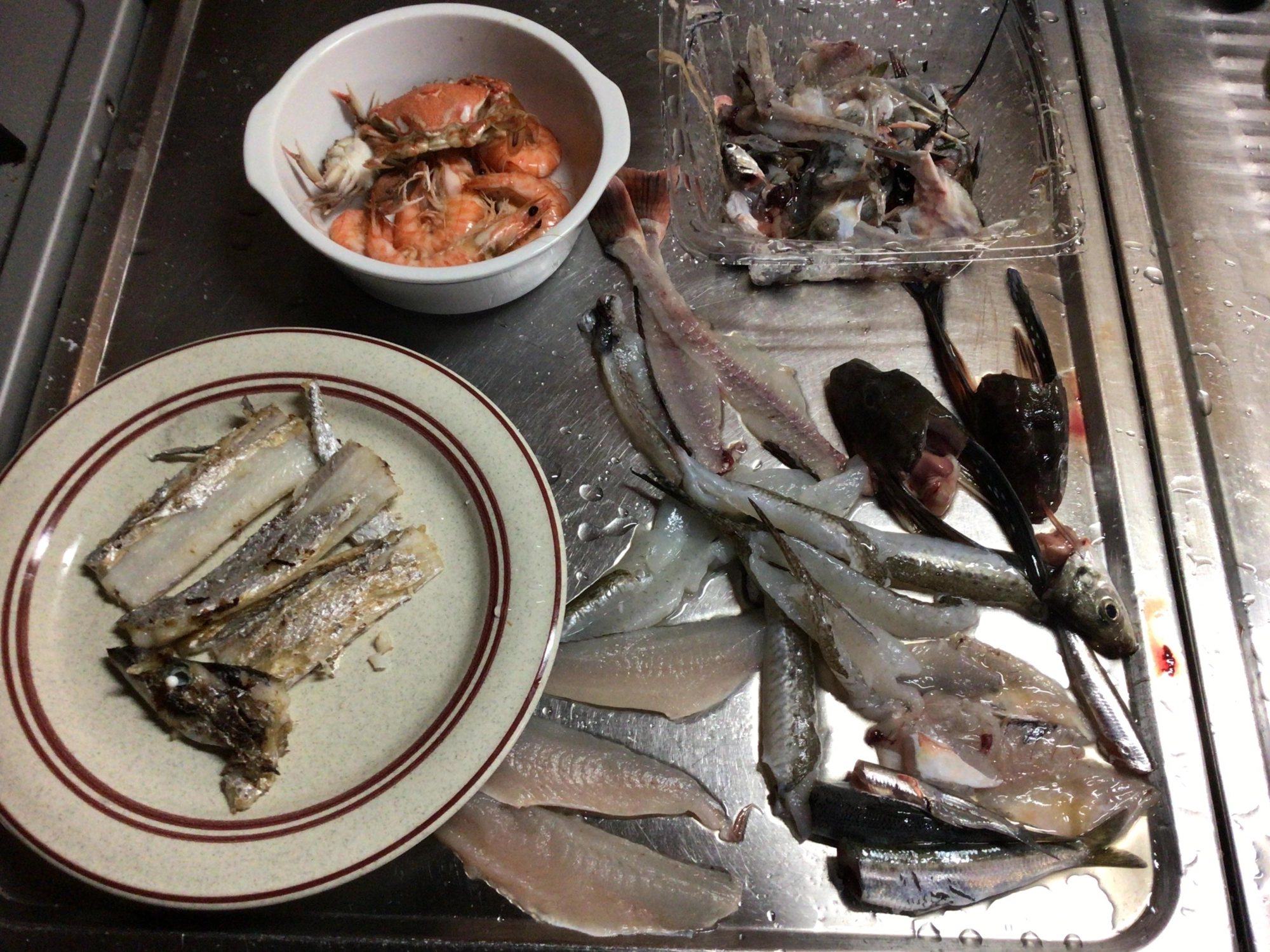 今日の釣果と合わせ調理します。コチは天ぷらデス❗️