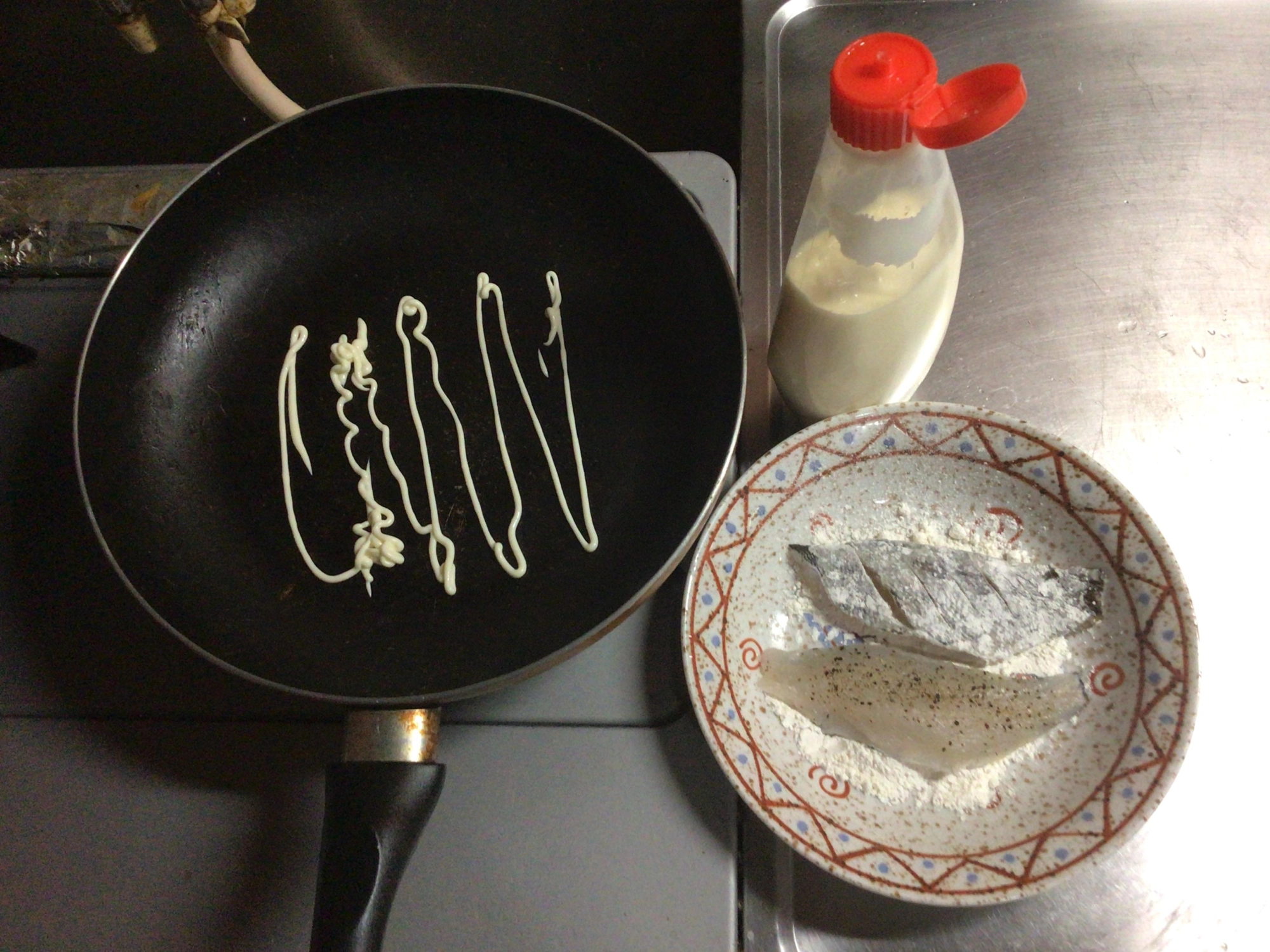 マヨネーズをひいてソテーします。