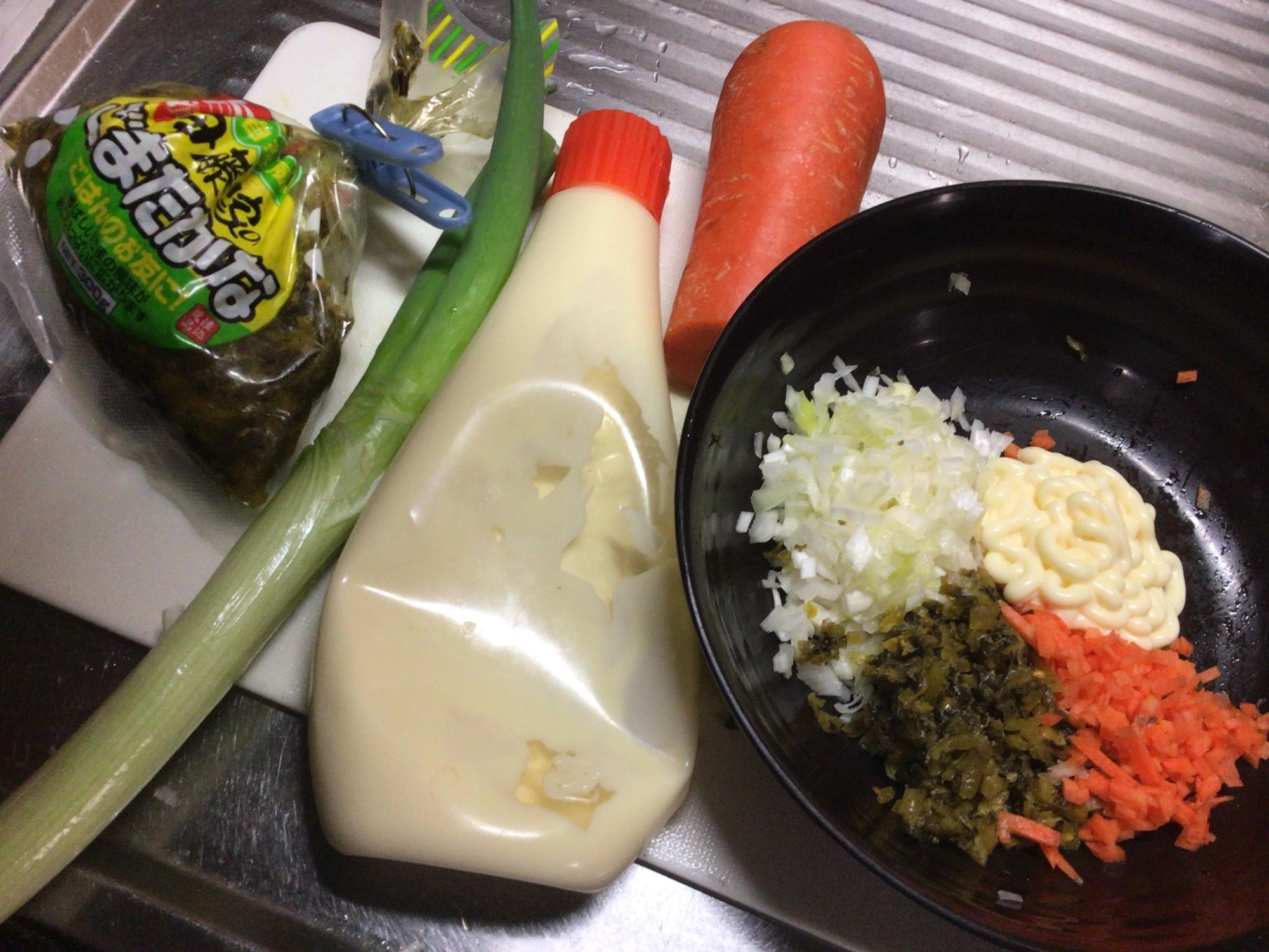 簡単タルタルソースデス❗️ネギ＋マヨ＋漬物を混ぜれば完成♪