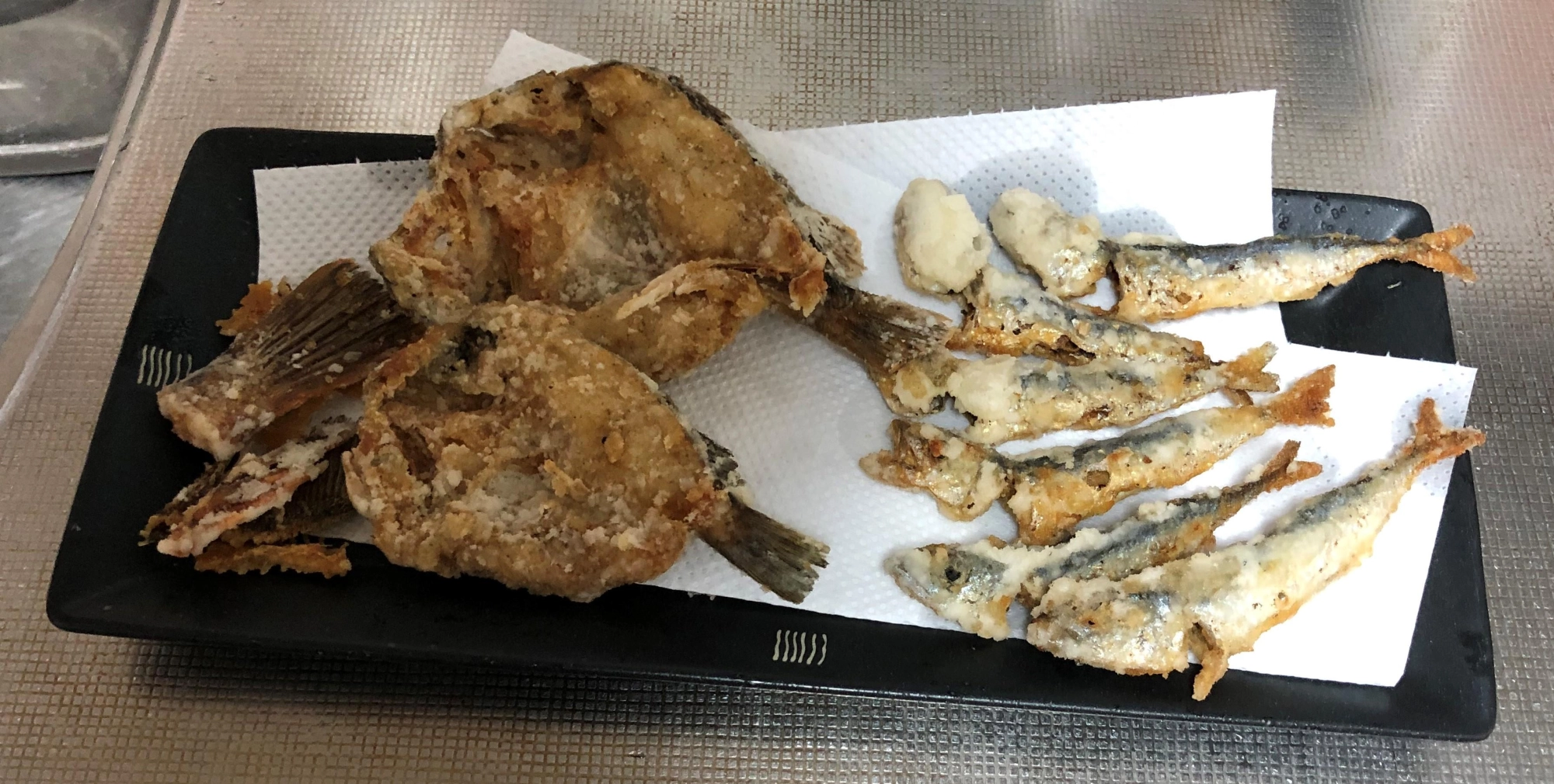 ＊豆サバの唐揚げ
＊メバル開きの唐揚げ
＊カサゴ開き唐揚げ
＊骨の素揚げ