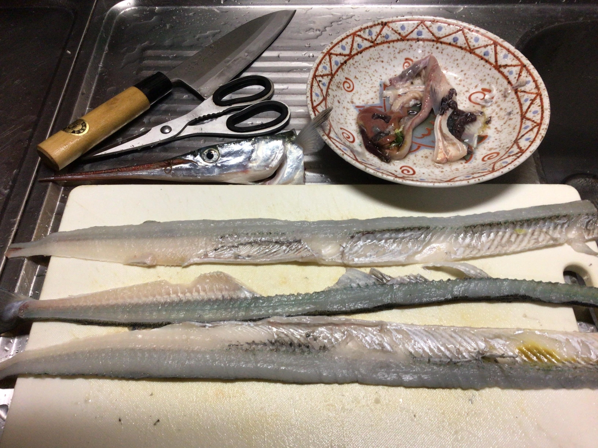 3枚おろし。腹骨取ったら食べる所が、、、ほぼ無いデス❗️(T◇T)」ホゲッ❗️