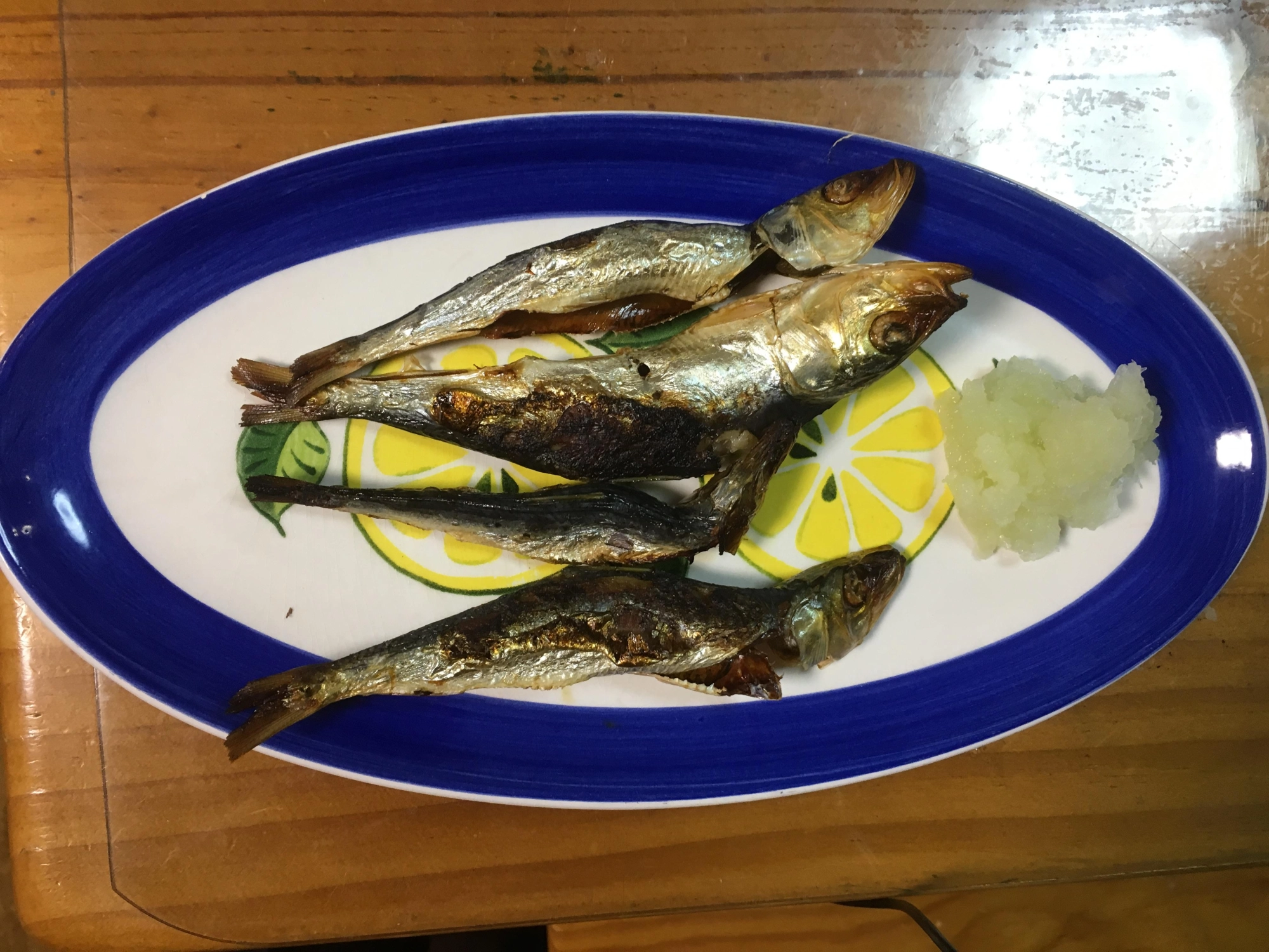 干物で風味がでて
美味しいです。
背骨以外全部食べられます。
