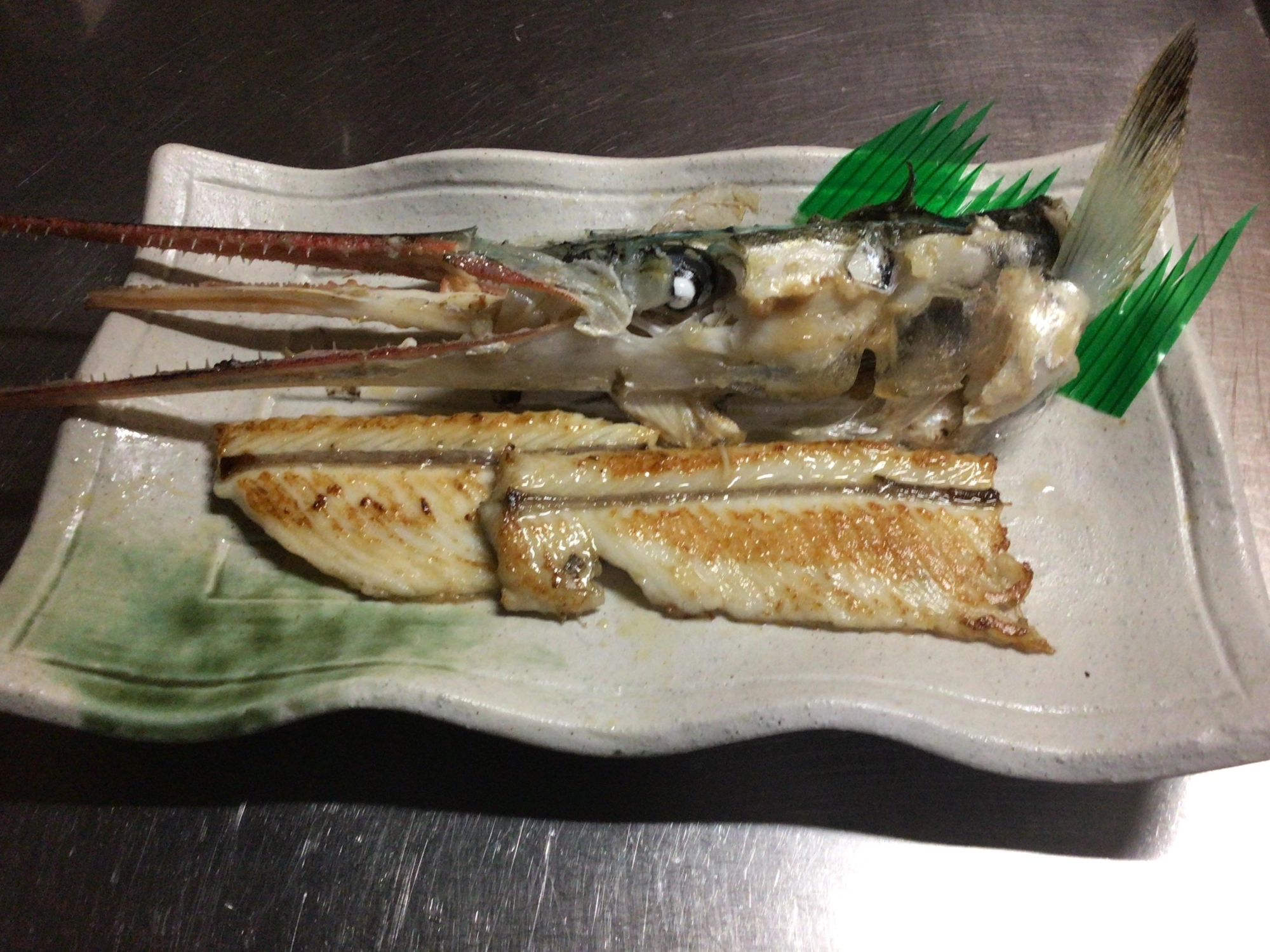 カブト焼き。頭は出刃包丁で真っ二つデス❗️