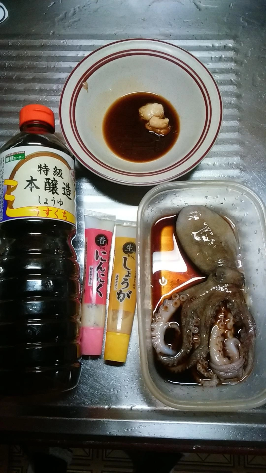 ニンニクショウガ醤油に5分漬けます。