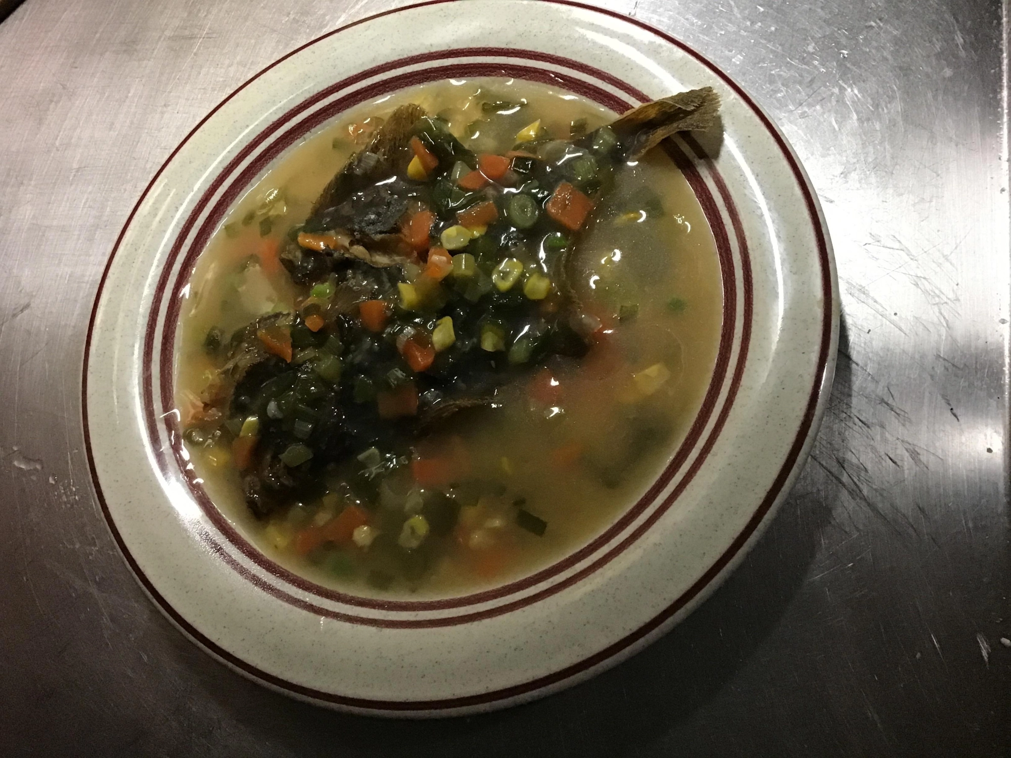 カレイの丸揚げに野菜たっぷりあんかけデス❗️