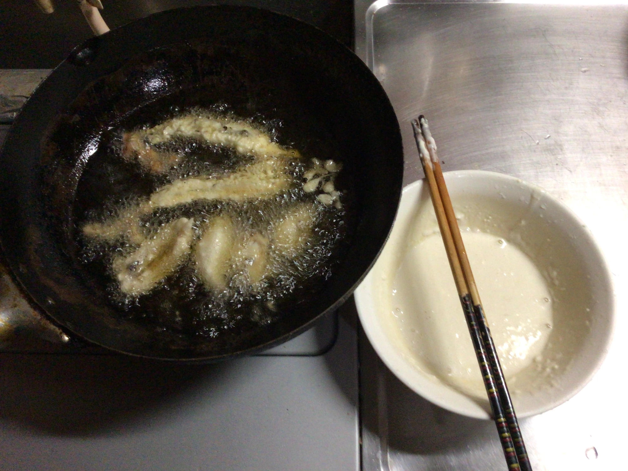 カラッとあげてください。狐色になったら完成デス❗️