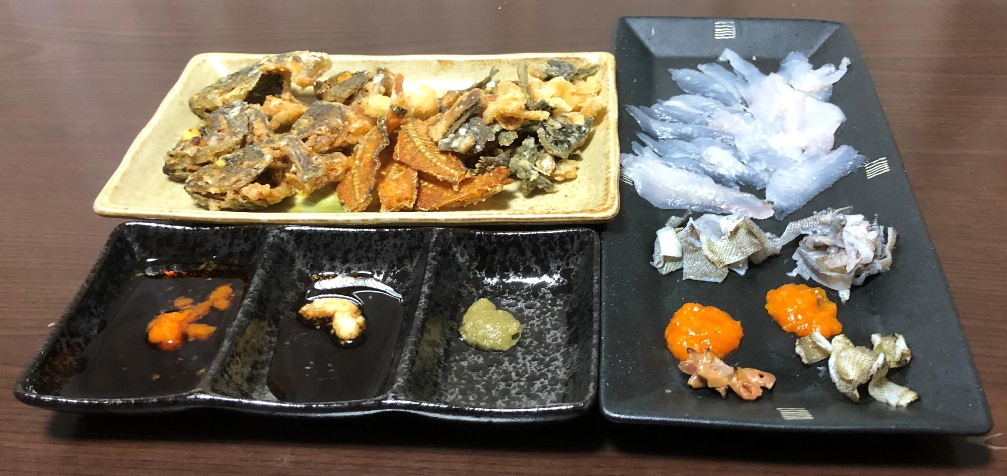 料理後
メバル・カサゴ　薄造り・肝焼き・皮湯引き
あらの唐揚げ・骨せんべい
薬味：もみじおろしポン酢・ショウガ醤油
　　　ゆず胡椒