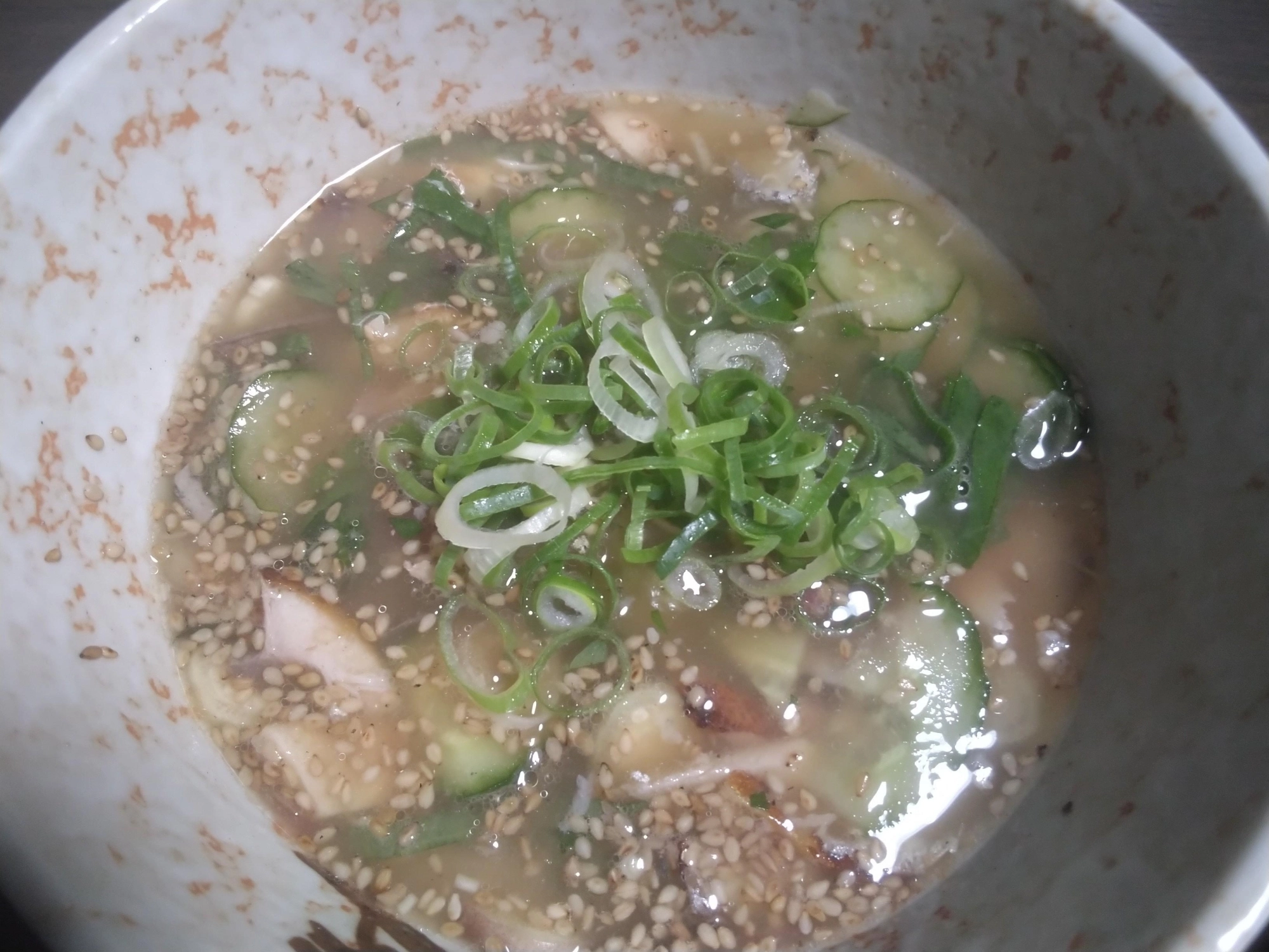 コサバを焼いて冷や汁
コサバ4匹を焼きサバで、梅の実、煎りゴマ、きゅうり、ねぎ、茗荷、冷や汁の元、味付けはお好みでどうぞ。