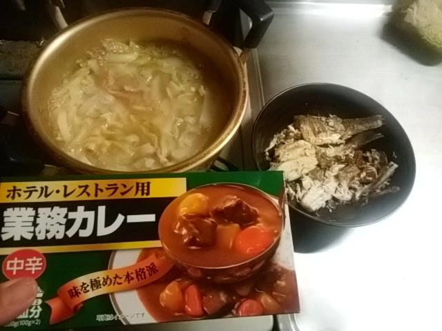 魚は焼いてほぐす