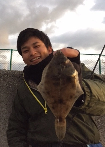 小ぶりながらカレイＧＥＴ！
本虫＆青イソメの付けエサが効果絶大！！