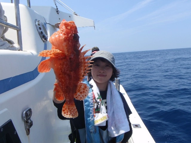 オニカサゴはアカムツよりも浅い150〜200ｍを中心に狙いました！おいしいお土産ゲットです♪