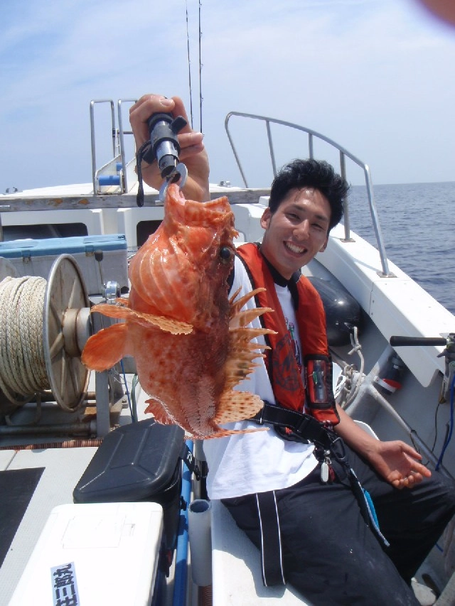 毒棘を持つ魚なので釣り上げたらその場で棘をハサミで切ってしまいましょう！とても堅いので丈夫なダイワのトゲチョキがおすすめ！
