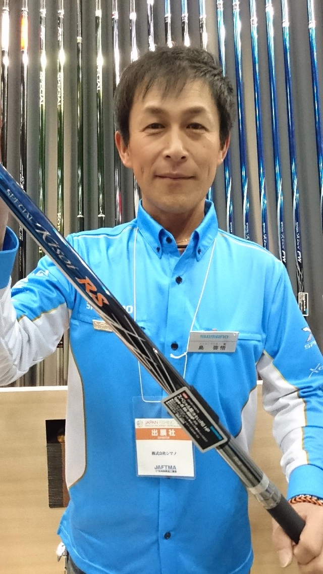 シマノ：島　啓悟テスター
【スペシャル競RS　タイプＲ８５/８８ＨＰ】

島テスターのこだわり「ＲＳソリッド専用竿」！“30CMズーム”を復活し、より操作性をアップした“85-88”を新たに設定。更にワンランク上のパワーロッドへ変わる事が出来る「パワーセレクトシステム」替穂先も標準装備しています！