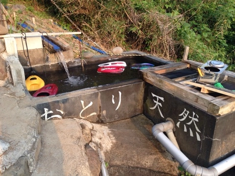 引き舟やオトリ缶なども専用の生け簀で管理できますので、連日の釣行でも安心です。