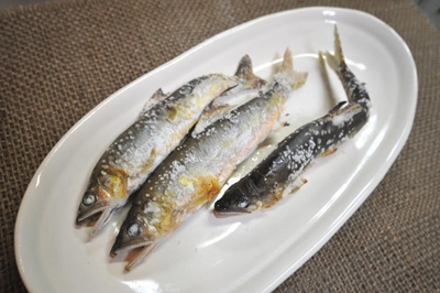 鮎の塩焼き ( 串打ち )