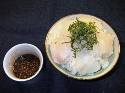 ヒラメ丼 （ 肝醤油で ）