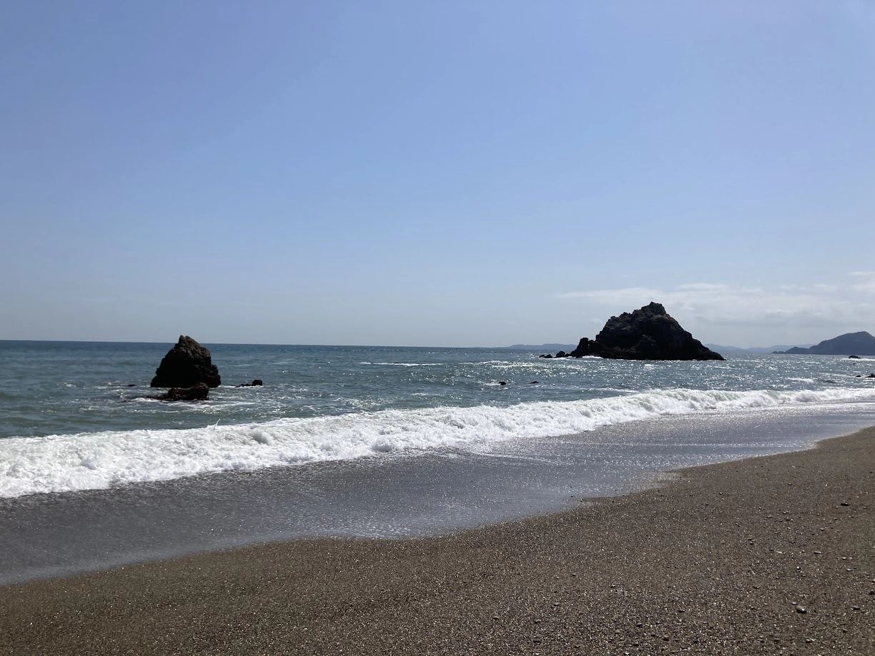 日出の石門（ひいのせきもん）（田原サーフ）【愛知県・田原市】