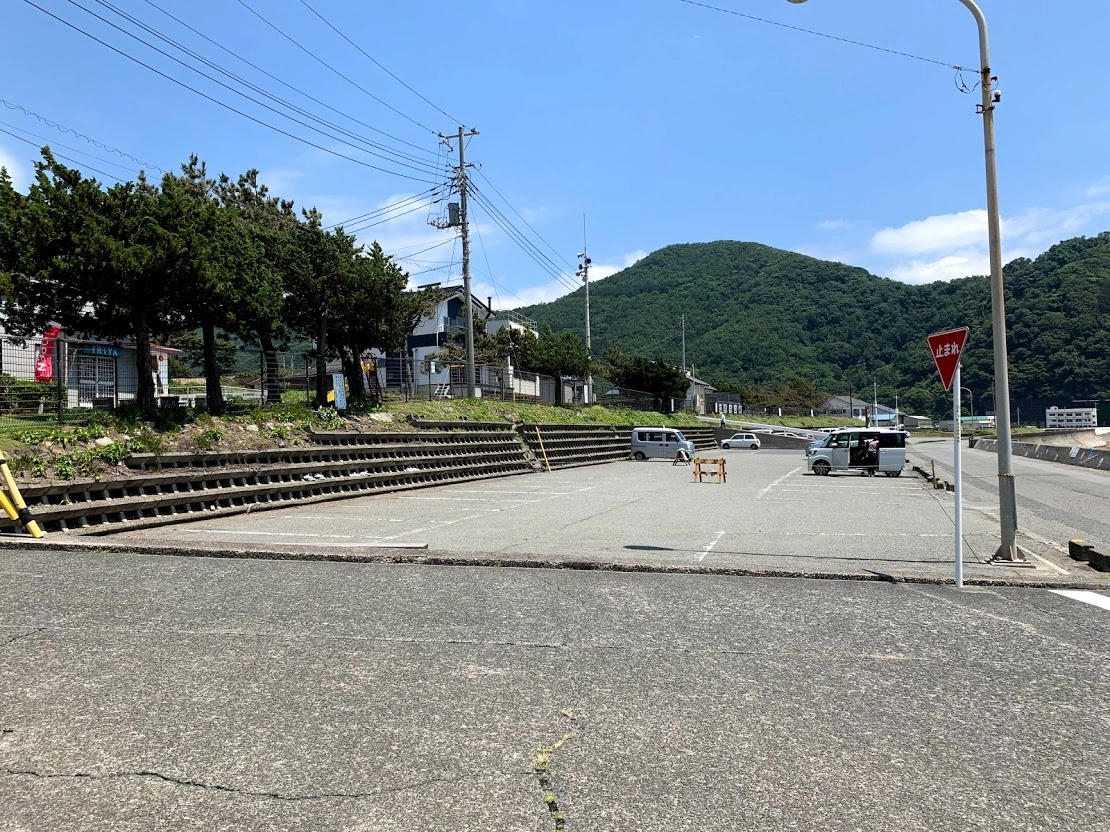 夏場は海水浴場となる為、ご注意下さい。車中泊はしないようお願いします。
