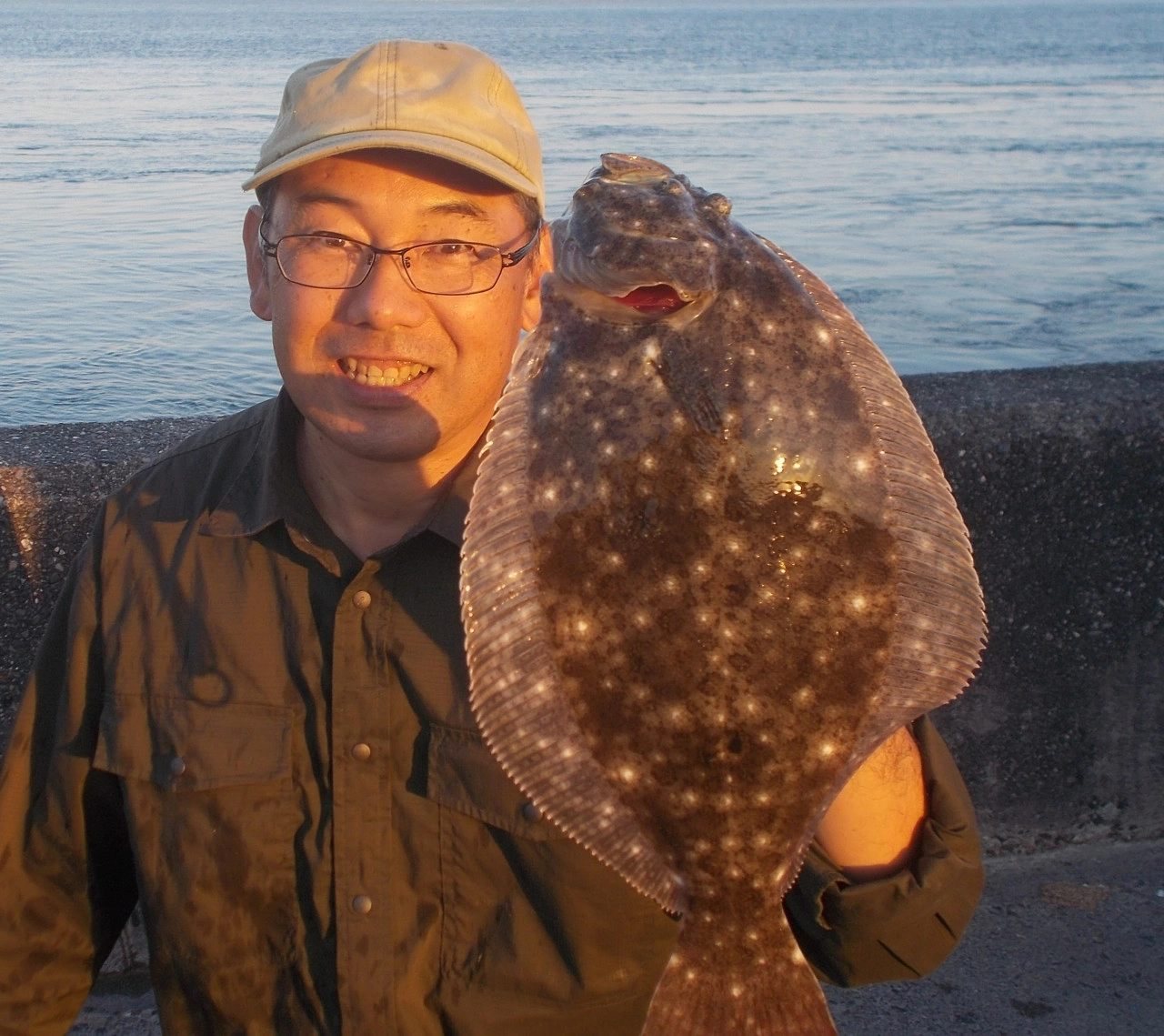 今月より高林店に移動になりました鈴木（重）です。浜名湖の釣りはお任せください。
