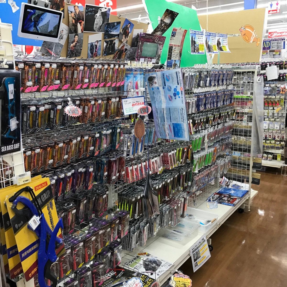 ソルトルアーの他にも、バスルアーや渓流ルアーも品揃えしています。