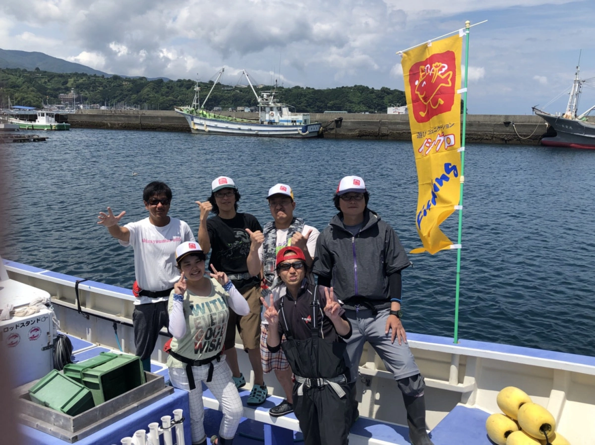 ヒラメ稚魚の放流を行いました。