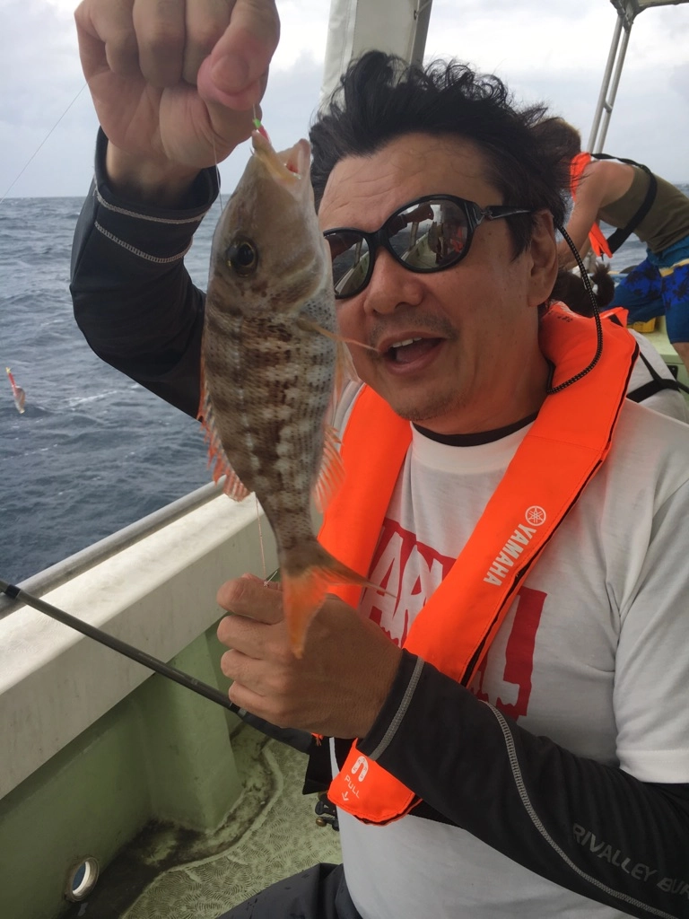 流石の石垣島！仕掛けを落とすと直ぐに魚の反応がありましたよ♪
