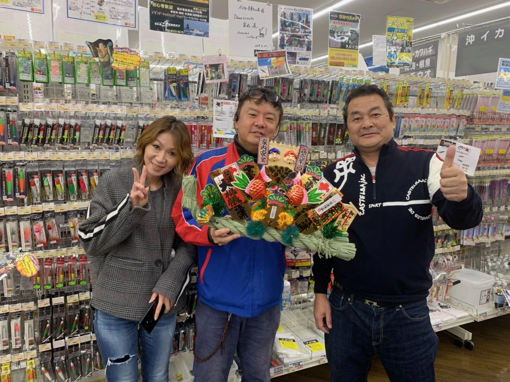 新春から豊漁丸さんの大漁祈願と名東店の商売繁盛を願ってパシャリ！