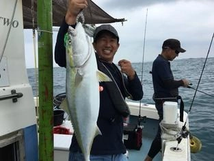 スタッフ　杉浦　激闘のブリ一歩手前のワラサ！体力の限界（笑）